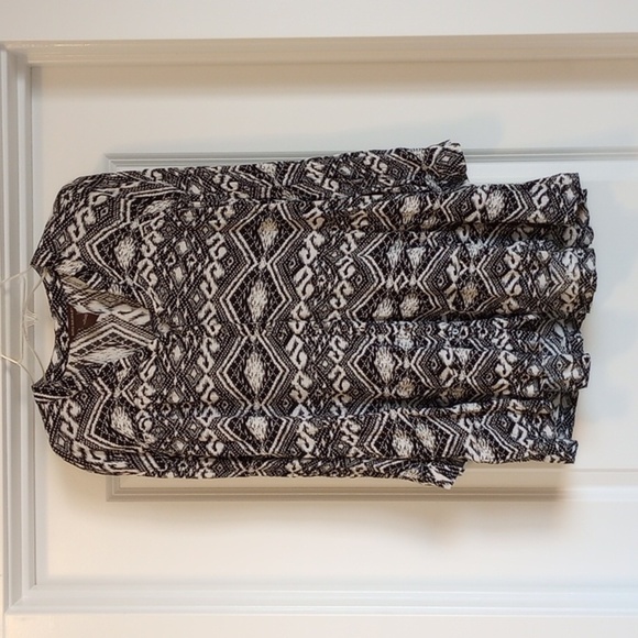 Bit & Bridle Womens Top Sz M Black White Geometric Print 3/4 Sleeves Babydoll - Picture 1 of 7